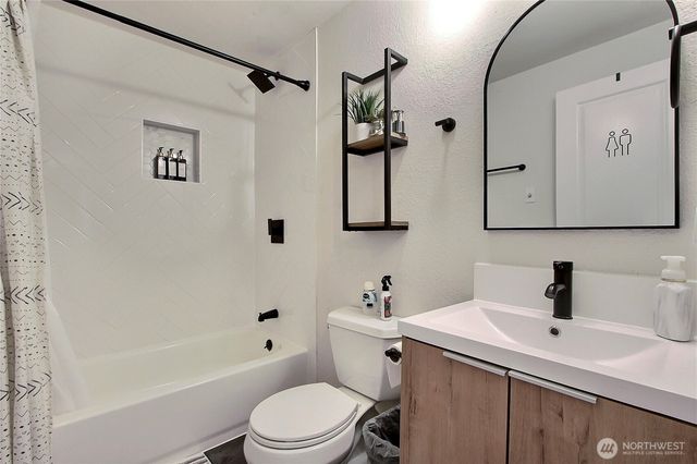 6903 S Cheyenne Street, Tacoma, WA 98409