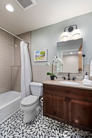 302 N 107th Street, Seattle, WA 98133