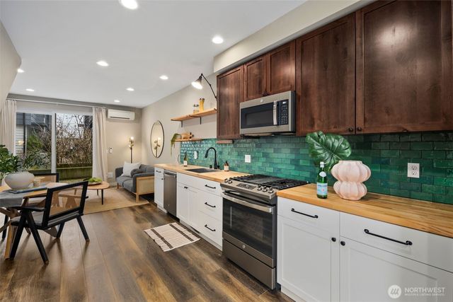 302 N 107th Street, Seattle, WA 98133