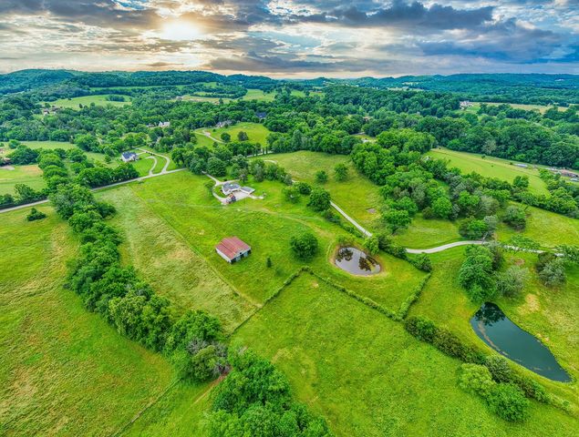 4861 Bethesda Rd, Thompsons Station, TN 37179
