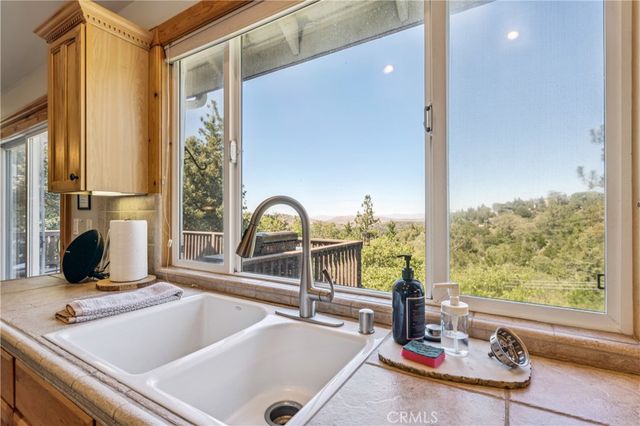 1232 Aleutian Drive, Lake Arrowhead, CA 92352