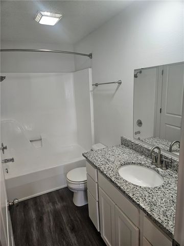 1301 E Central Avenue H-06, Bentonville, AR 72712