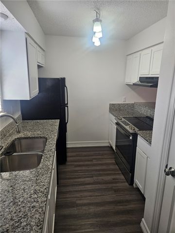 1301 E Central Avenue H-06, Bentonville, AR 72712