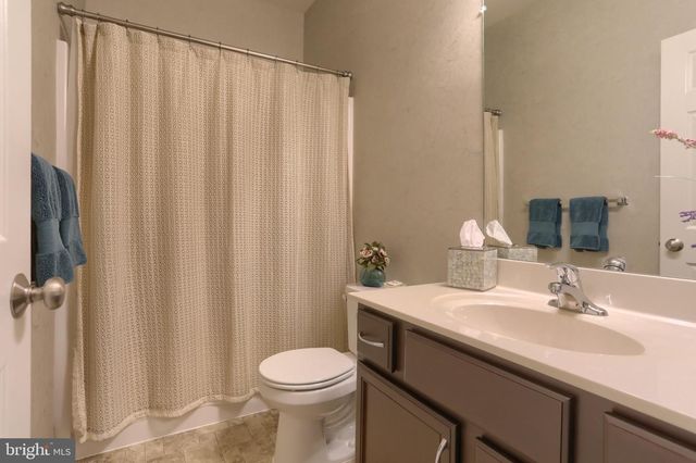1819 FIELDCREST RD, Lebanon, PA 17042