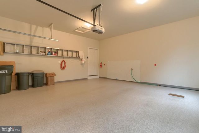 1819 FIELDCREST RD, Lebanon, PA 17042