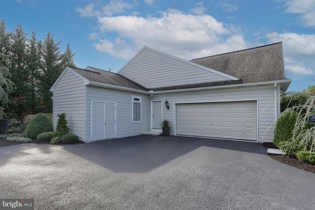 1819 FIELDCREST RD, Lebanon, PA 17042