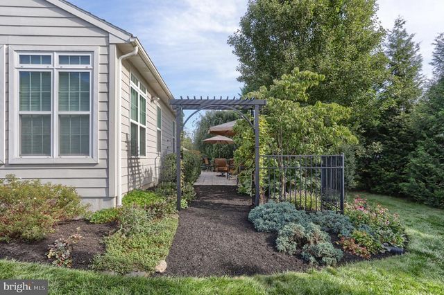 1819 FIELDCREST RD, Lebanon, PA 17042