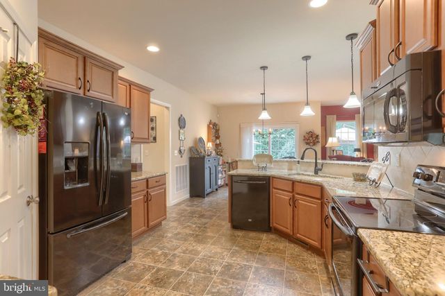 1819 FIELDCREST RD, Lebanon, PA 17042