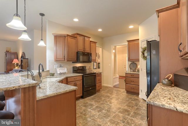 1819 FIELDCREST RD, Lebanon, PA 17042