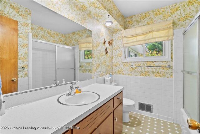 4054 S Pine Dell Drive, Lansing, MI 48911