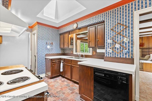 4054 S Pine Dell Drive, Lansing, MI 48911