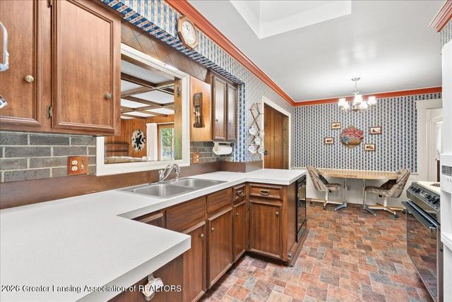 4054 S Pine Dell Drive, Lansing, MI 48911