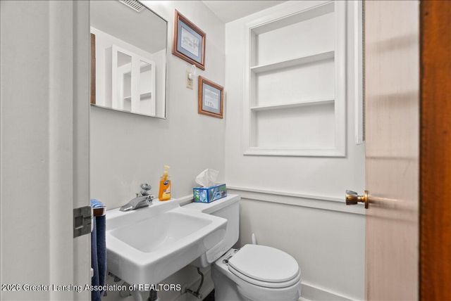 4054 S Pine Dell Drive, Lansing, MI 48911