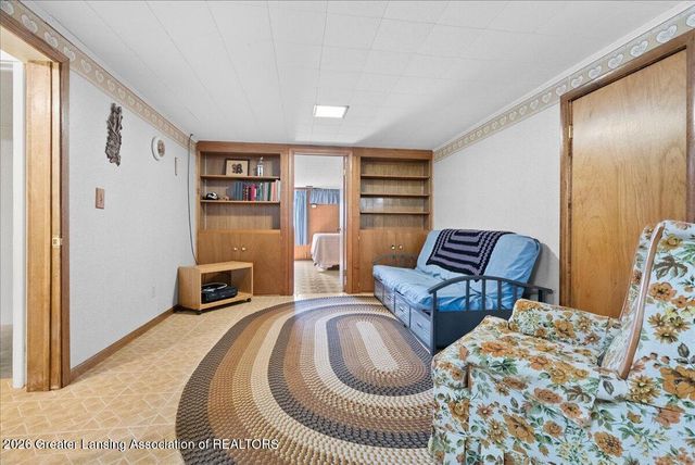4054 S Pine Dell Drive, Lansing, MI 48911