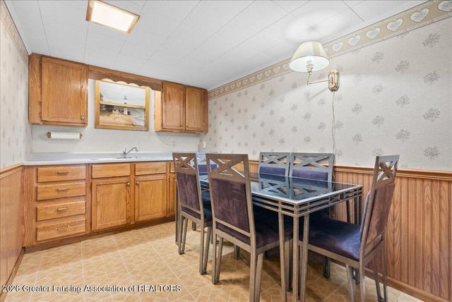 4054 S Pine Dell Drive, Lansing, MI 48911