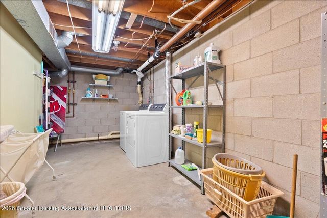 4054 S Pine Dell Drive, Lansing, MI 48911