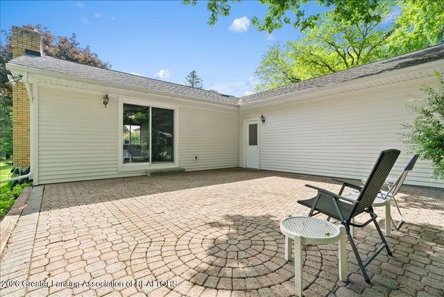 4054 S Pine Dell Drive, Lansing, MI 48911
