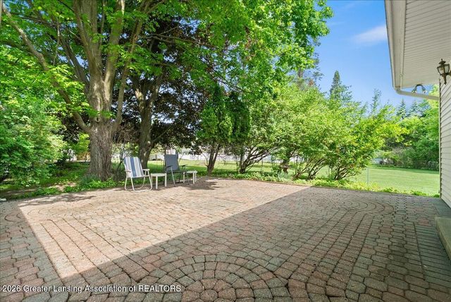 4054 S Pine Dell Drive, Lansing, MI 48911