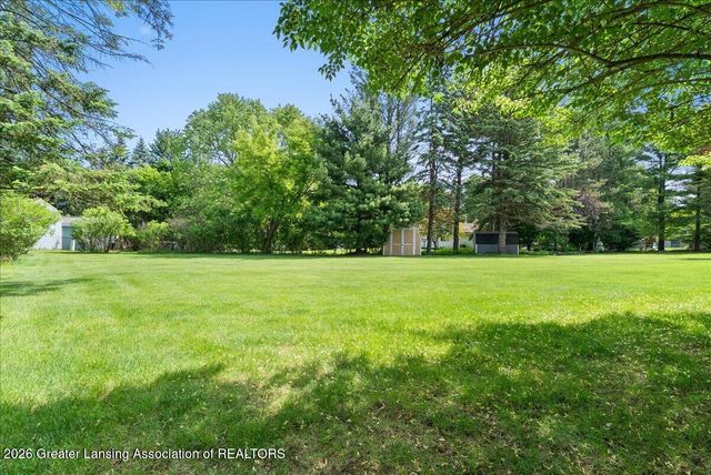 4054 S Pine Dell Drive, Lansing, MI 48911
