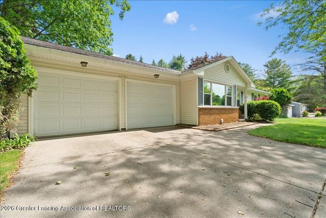 4054 S Pine Dell Drive, Lansing, MI 48911