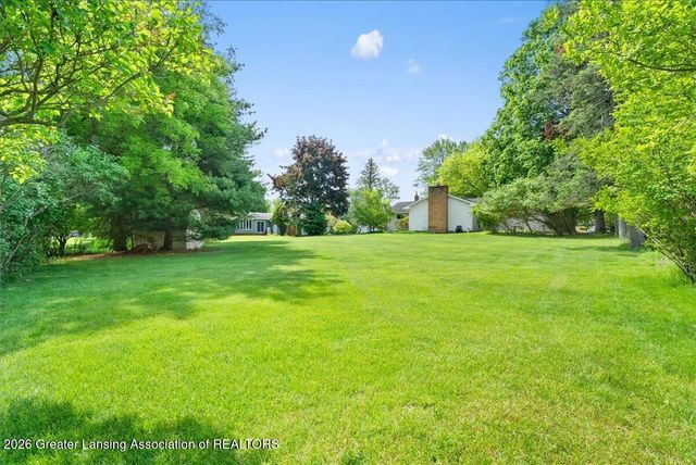 4054 S Pine Dell Drive, Lansing, MI 48911
