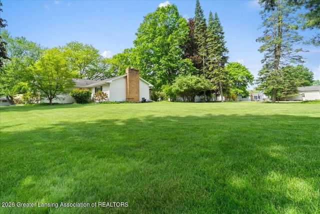 4054 S Pine Dell Drive, Lansing, MI 48911
