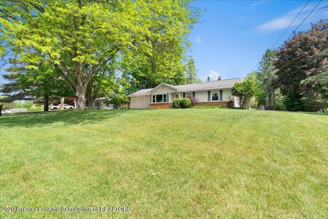 4054 S Pine Dell Drive, Lansing, MI 48911
