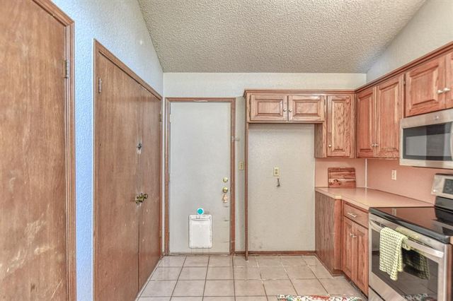 2300 Cedar Brook Drive, Moore, OK 73160
