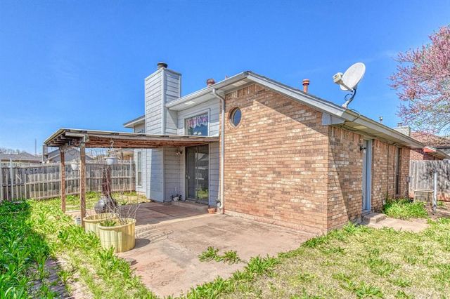 2300 Cedar Brook Drive, Moore, OK 73160
