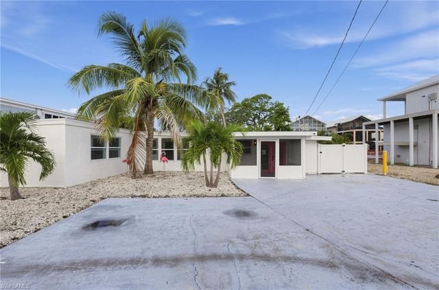 24519 Dolphin ST, Bonita Springs, FL 34134