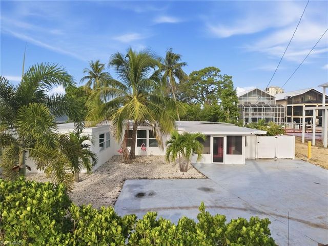 24519 Dolphin ST, Bonita Springs, FL 34134