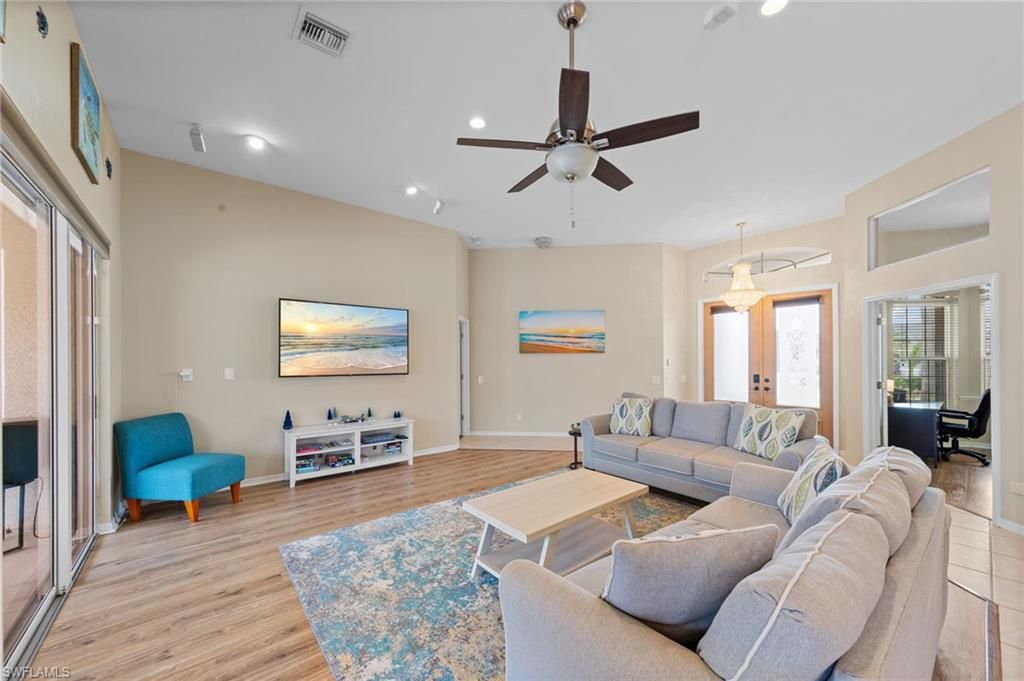 Image 11 of property listing at 2109 SW 47th TER, Cape Coral, FL 33914