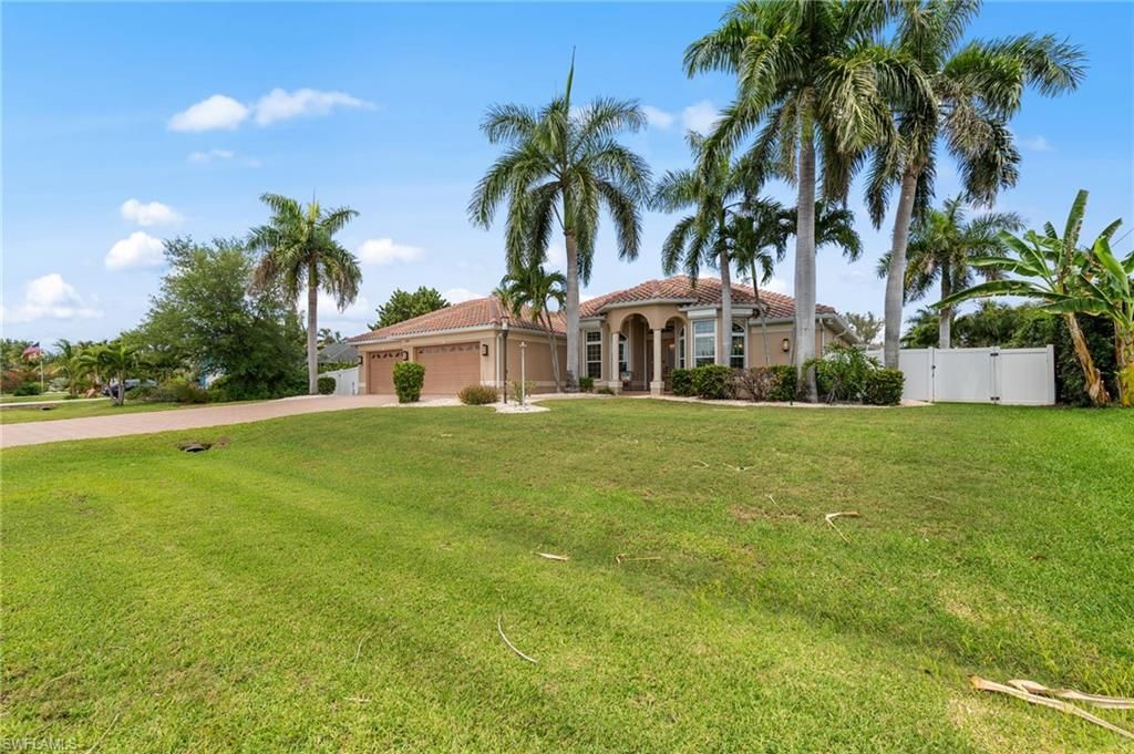 Image 3 of property listing at 2109 SW 47th TER, Cape Coral, FL 33914