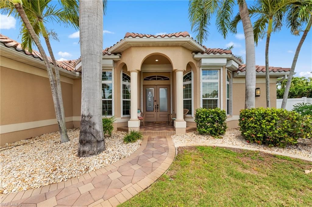 Image 4 of property listing at 2109 SW 47th TER, Cape Coral, FL 33914