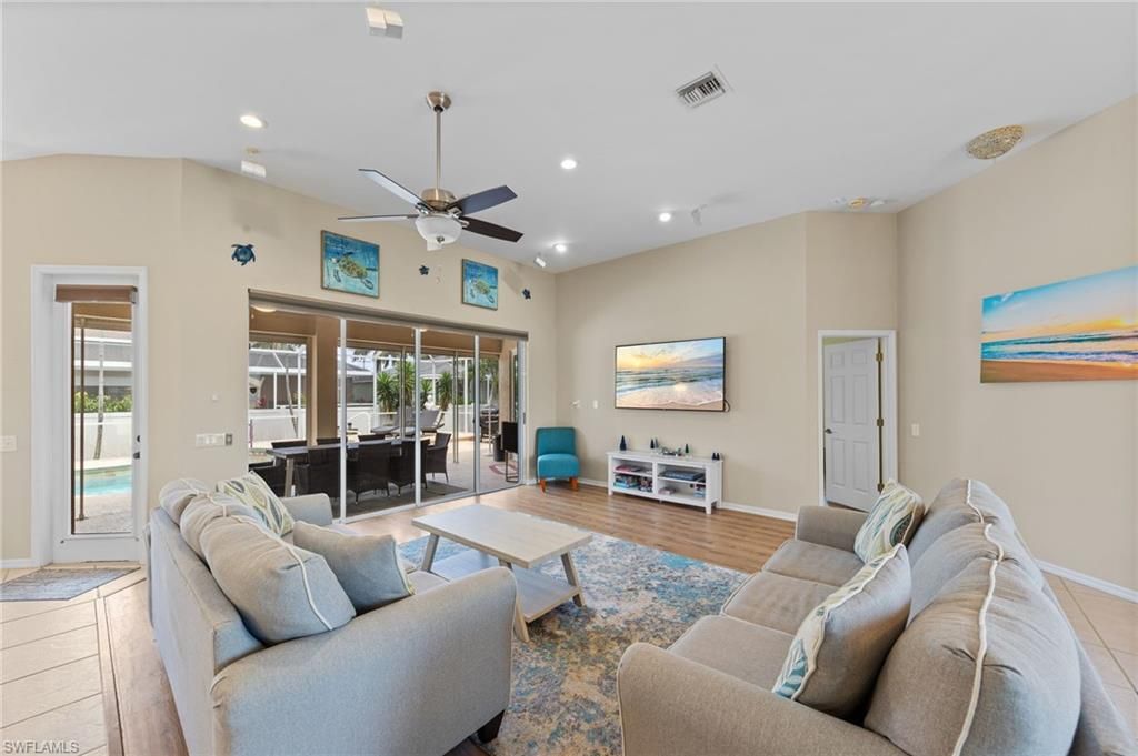 Image 8 of property listing at 2109 SW 47th TER, Cape Coral, FL 33914