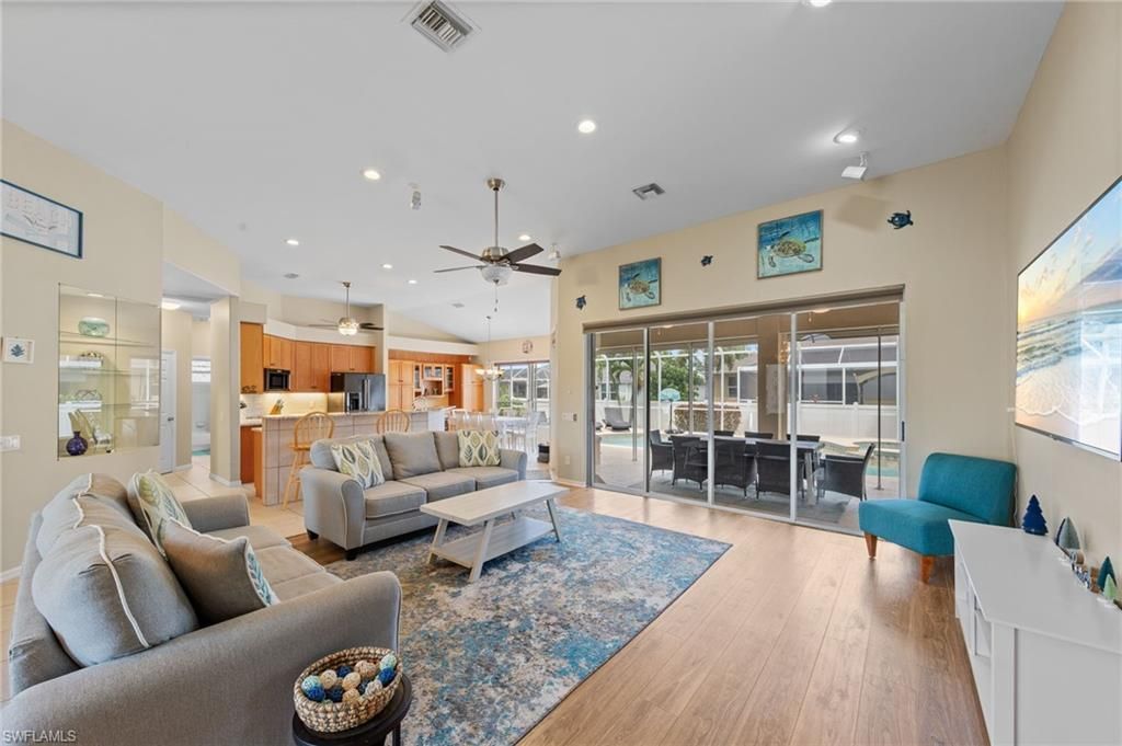 Image 9 of property listing at 2109 SW 47th TER, Cape Coral, FL 33914