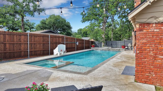 1710 Hilltop Lane, Pantego, TX 76013