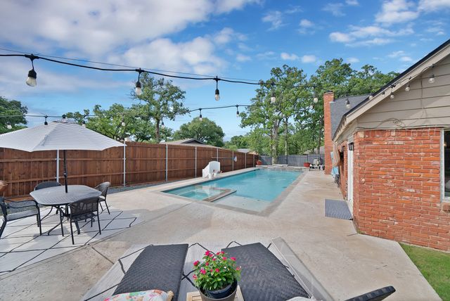 1710 Hilltop Lane, Pantego, TX 76013