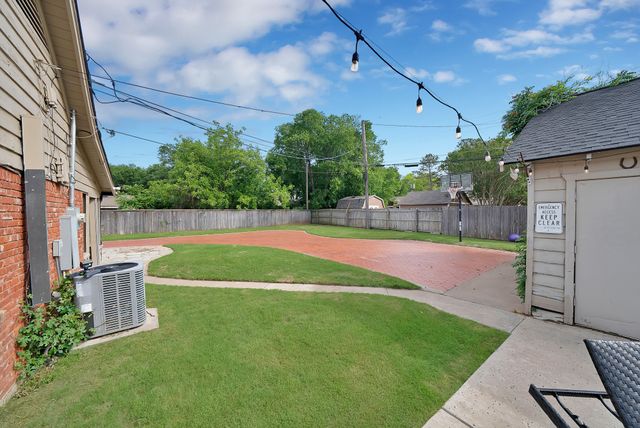 1710 Hilltop Lane, Pantego, TX 76013