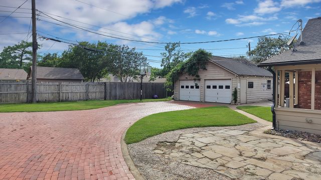 1710 Hilltop Lane, Pantego, TX 76013