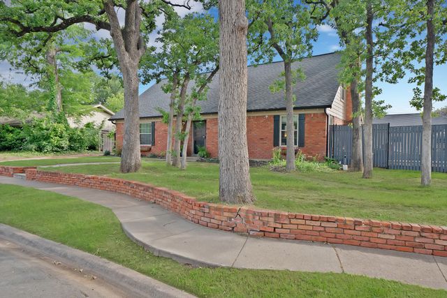 1710 Hilltop Lane, Pantego, TX 76013