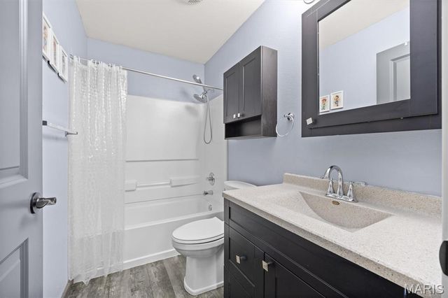 2532 Wintercreek Drive, Belleville, IL 62221