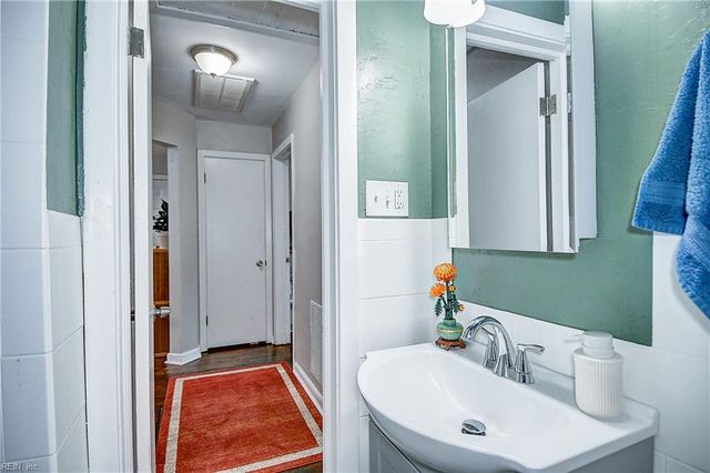 405 Truman CIR, Portsmouth, VA 23701