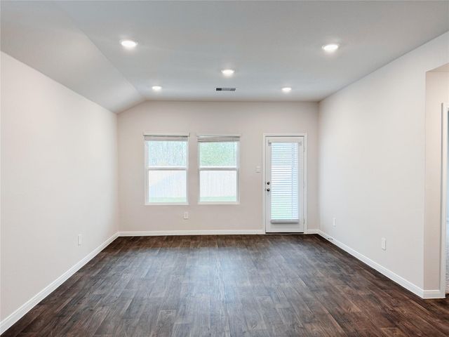 1207 CAMDEN LN, Lockhart, TX 78644