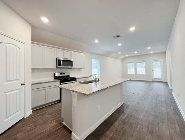 1207 CAMDEN LN, Lockhart, TX 78644