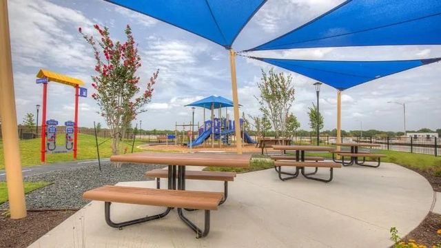 1207 CAMDEN LN, Lockhart, TX 78644