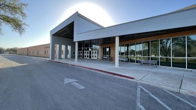 1207 CAMDEN LN, Lockhart, TX 78644