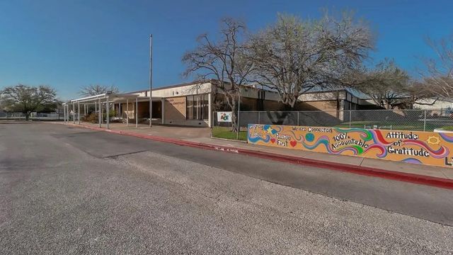 1207 CAMDEN LN, Lockhart, TX 78644