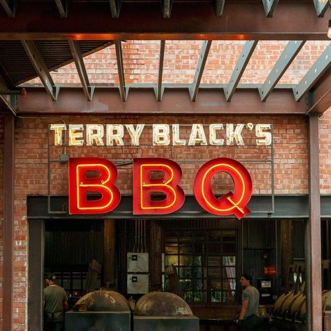 1207 CAMDEN LN, Lockhart, TX 78644