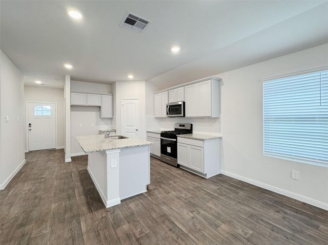 1207 CAMDEN LN, Lockhart, TX 78644